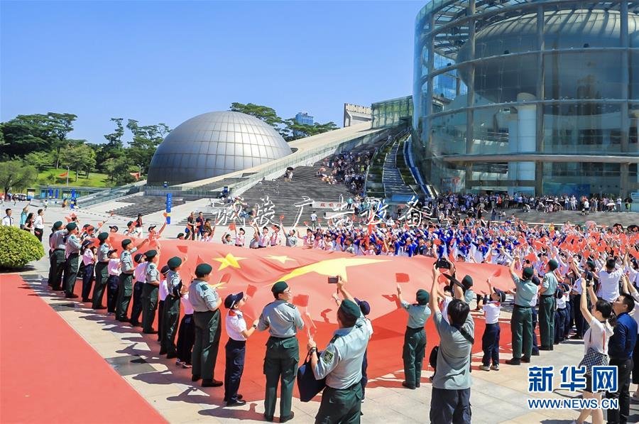 香港工联会举办酒会社区宣传栏庆祝新中国成立70周年