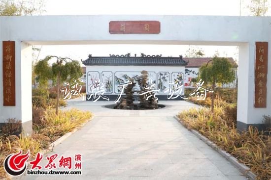 特色为手文化为臂 后学校宣传栏三村敲开美丽乡村“幸福门