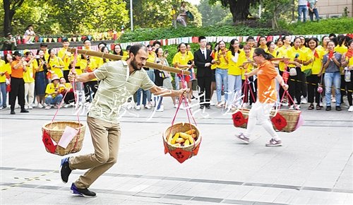 【大美中国】广告灯箱多少钱一个金秋时节庆丰收