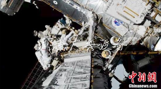 NASA称实现了首次全路牌女性宇航员太空行走