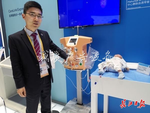 在进博会最火爆的这个宣传栏灯箱展区,跨国巨头涌向中国