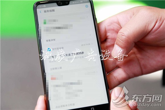 城管首次进驻四叶草护阅报栏灯箱航进博会 垃圾分类深入人心