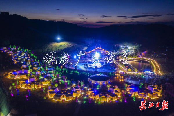 木兰草原在“化妆”滚动式灯箱,化完了明年2月与你相见