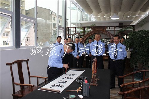蓬溪县公安局召开党建社区宣传栏暨“最强支部”创建推进会议