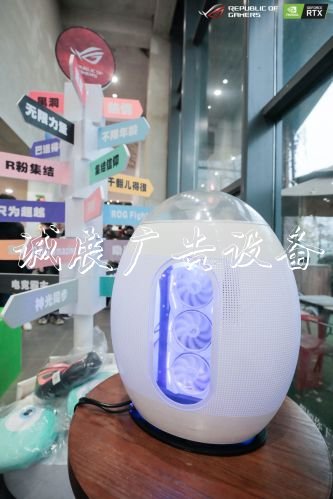 ROG DAY粉丝嘉年华 华滚动灯箱硕电竞主板新品齐亮相
