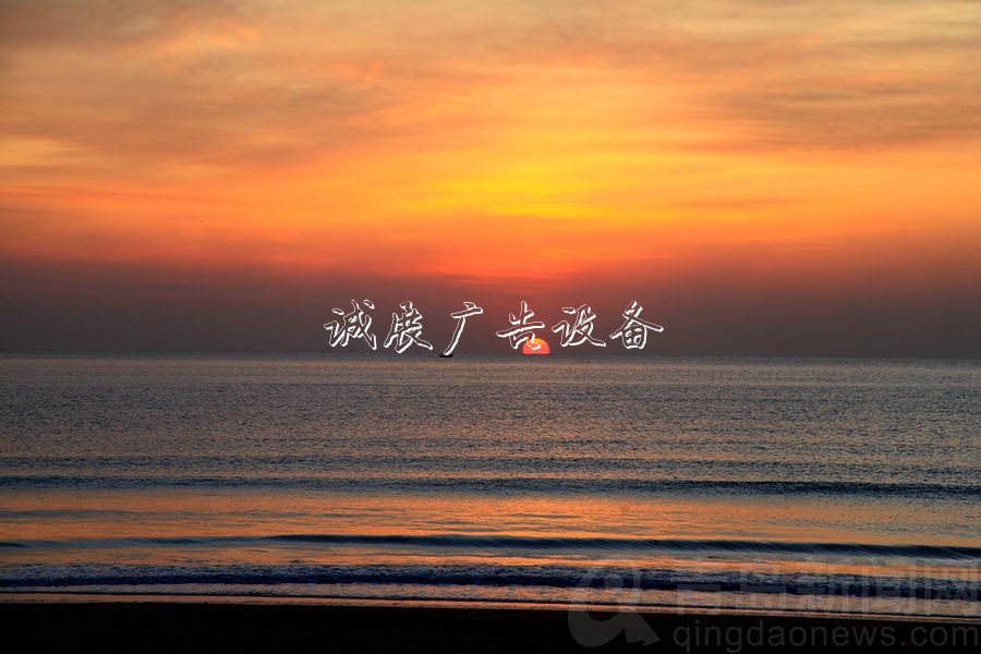 冬日早晨 在青岛来一灯箱场令人振奋的“夸父逐日”