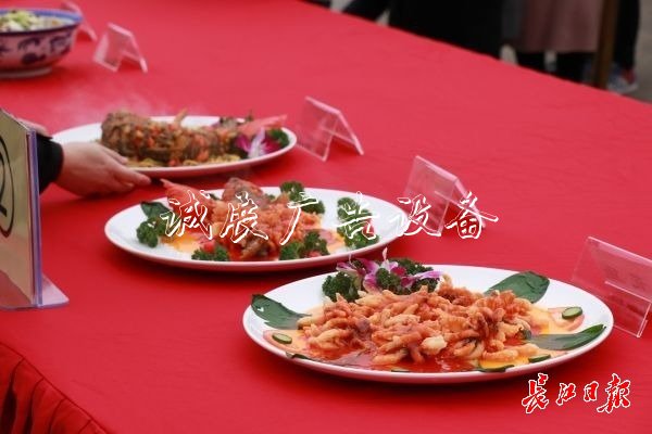 “舌尖上的武科大社区宣传栏”美食评比大赛开赛