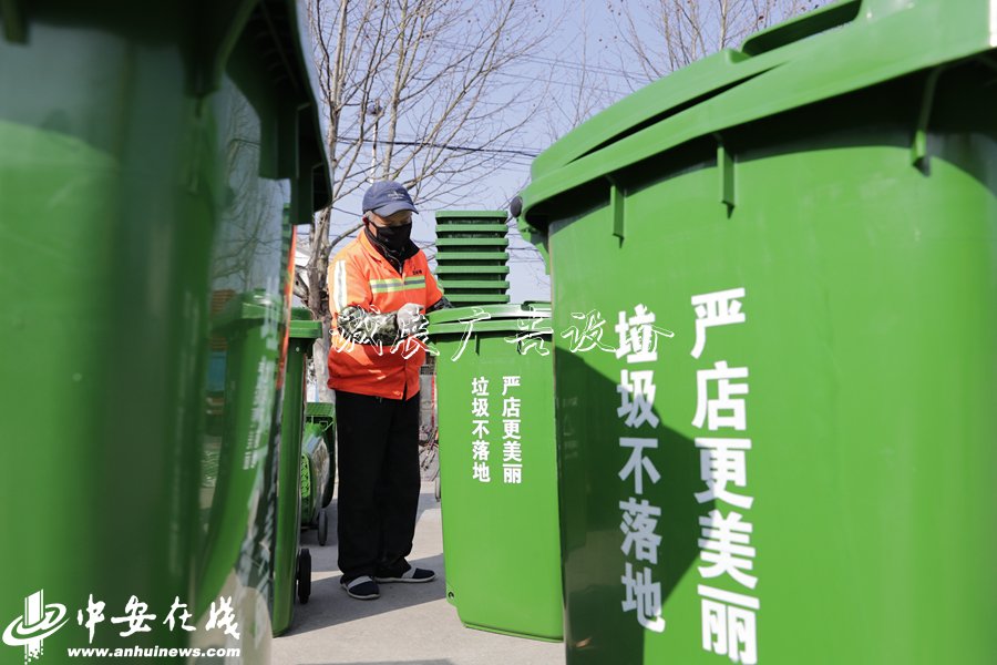 安徽肥西：优化乡村环阅报栏灯箱境 分类垃圾桶换新装【组