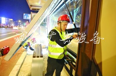 宜兴市丁蜀镇不锈钢宣传栏改建公交候车亭