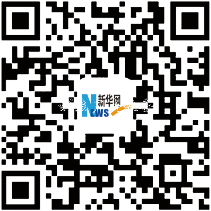 武汉街头新式公交候车阅报栏灯箱亭亮相 配有加长加宽座凳