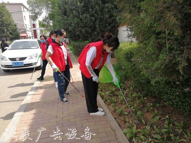 新华社区开展爱国垃圾收集亭卫生运动党员干部先行