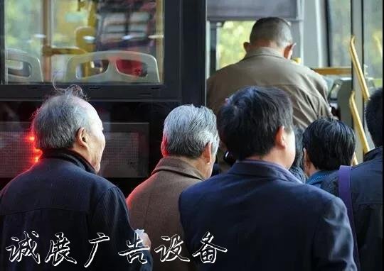 唐山公交公广告灯箱司紧急通知