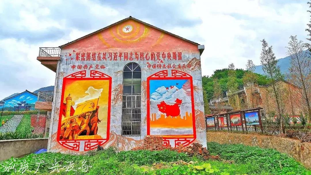 湖北鄂州：特色文化打社区宣传栏造“精品村” 绘就美丽乡