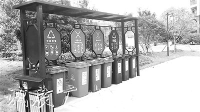 武夷新区三个片滚动广告灯箱区实施垃圾分类